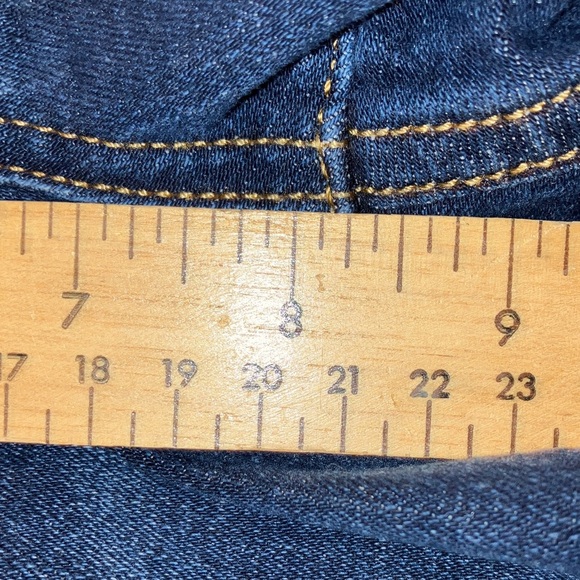 GAP Mid Rise Denim Shorts - Deep Blue women’s waist 26” rise 8.25” inseam 7” - Picture 8 of 12